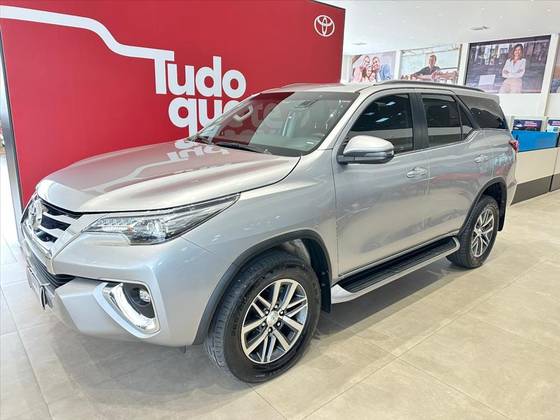 TOYOTA HILUX SW4 2.8 SRX 4X4 16V TURBO INTERCOOLER DIESEL 4P AUTOMÁTICO